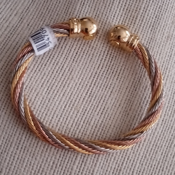 Jewelry - GOLD SILVER TWISTED BANGLE